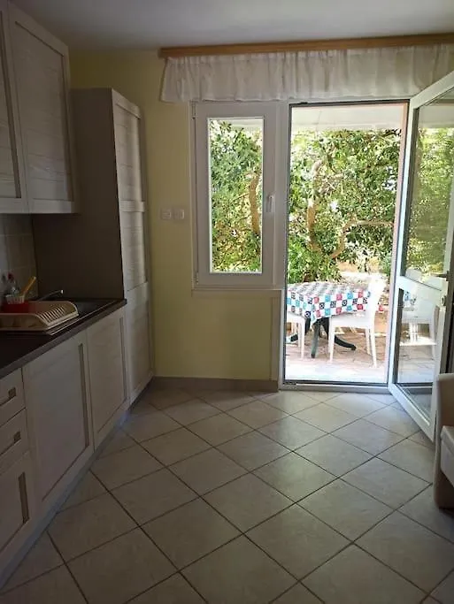 Apartment With 2 Terrace Cres Kroatien