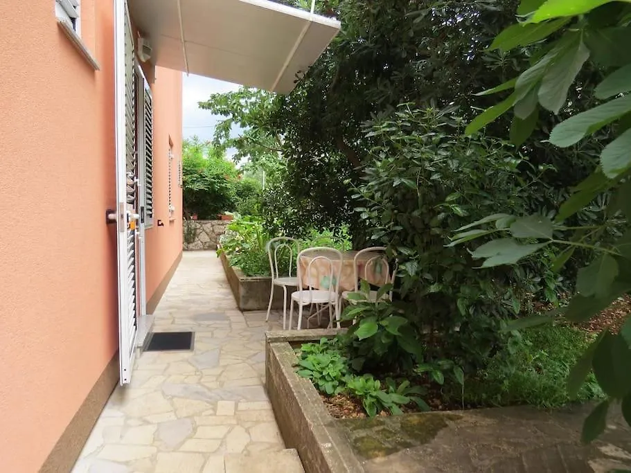Apartment With 2 Terrace Cres Kroatien