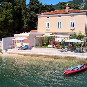  Apartment Nives