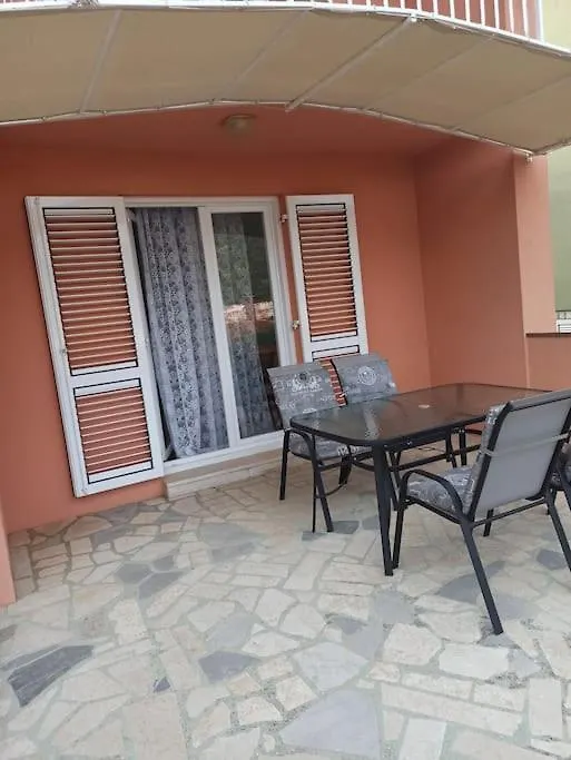 Apartment With 2 Terrace Cres