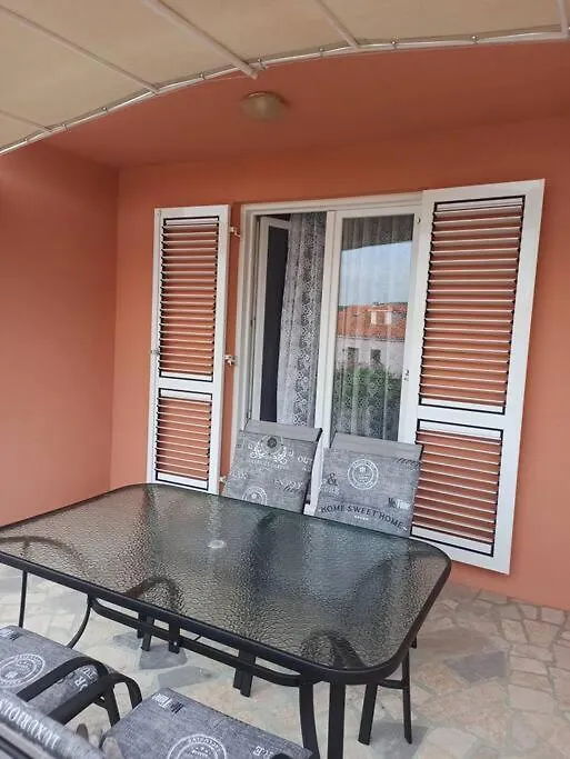 Apartment With 2 Terrace Cres