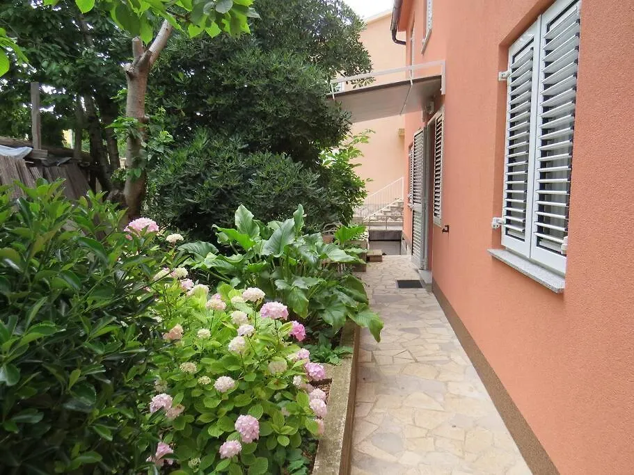 Apartment With 2 Terrace Cres 0*,  Croatia